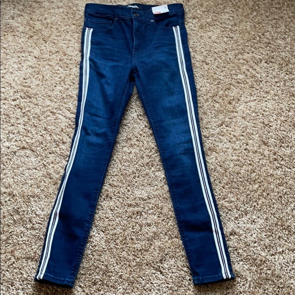 Express Denim Perfect Jeans. Size 2R - Picture 2 of 3